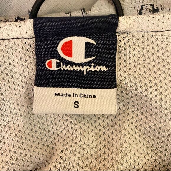 Champion Quarter Zip Packable Windbreaker Women's Size Small - Picture 10 of 10